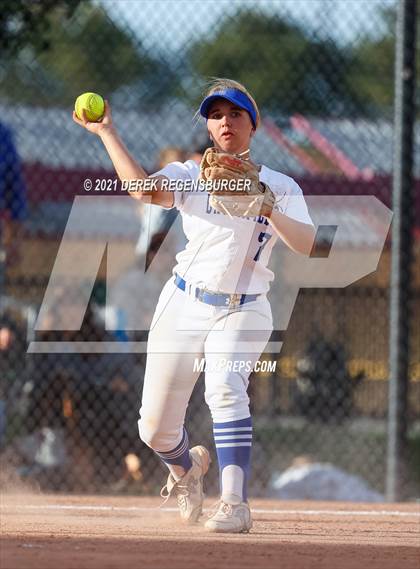 Thumbnail 1 in Broomfield vs Legend (CHSAA 5A quarterfinal)) photogallery.