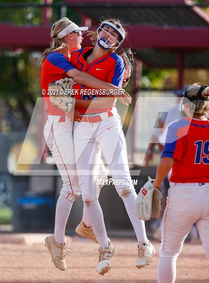 Thumbnail 3 in Broomfield vs Legend (CHSAA 5A quarterfinal)) photogallery.