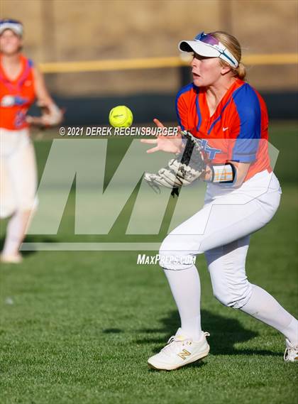 Thumbnail 3 in Broomfield vs Legend (CHSAA 5A quarterfinal)) photogallery.