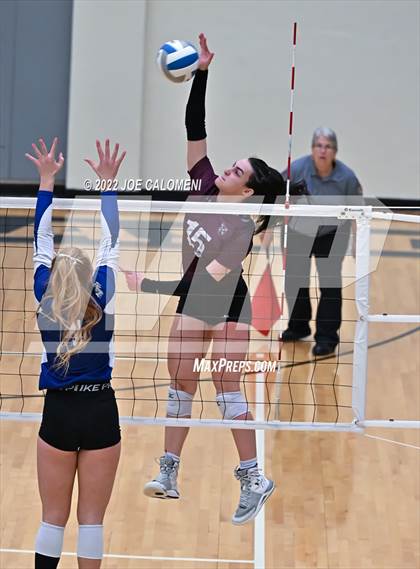 Thumbnail 2 in Davenport vs La Vernia (UIL 4A Region 4 Quarterfinal) photogallery.