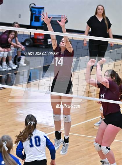 Thumbnail 3 in Davenport vs La Vernia (UIL 4A Region 4 Quarterfinal) photogallery.