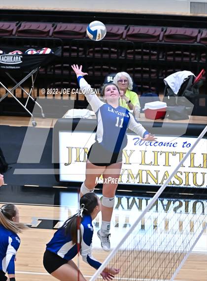 Thumbnail 2 in Davenport vs La Vernia (UIL 4A Region 4 Quarterfinal) photogallery.