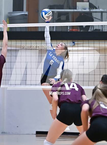Thumbnail 1 in Davenport vs La Vernia (UIL 4A Region 4 Quarterfinal) photogallery.