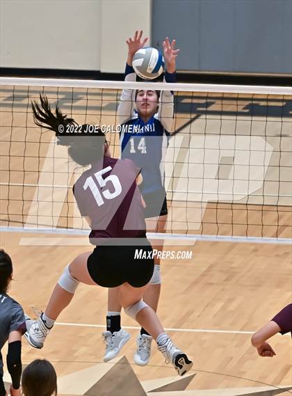 Thumbnail 2 in Davenport vs La Vernia (UIL 4A Region 4 Quarterfinal) photogallery.