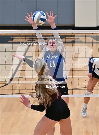 Thumbnail 1 in Davenport vs La Vernia (UIL 4A Region 4 Quarterfinal) photogallery.