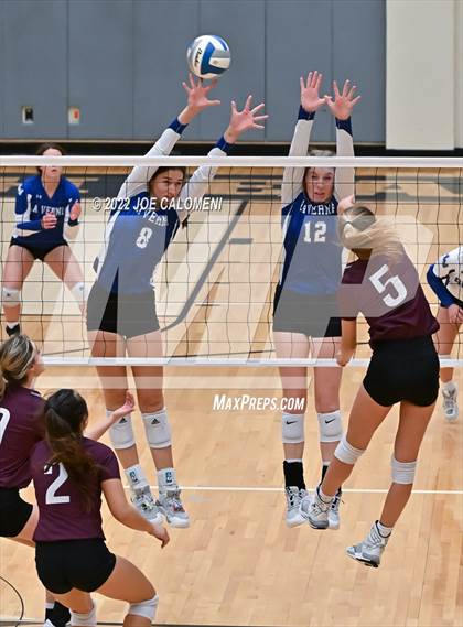 Thumbnail 2 in Davenport vs La Vernia (UIL 4A Region 4 Quarterfinal) photogallery.