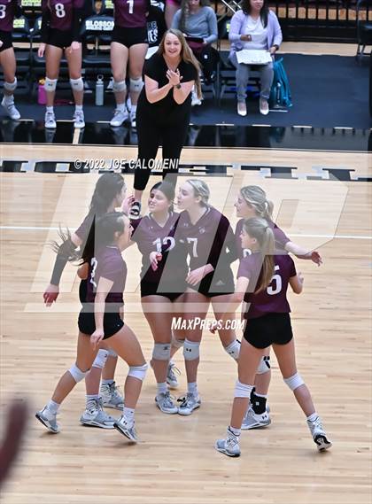 Thumbnail 1 in Davenport vs La Vernia (UIL 4A Region 4 Quarterfinal) photogallery.