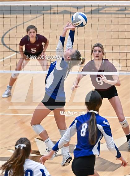 Thumbnail 1 in Davenport vs La Vernia (UIL 4A Region 4 Quarterfinal) photogallery.