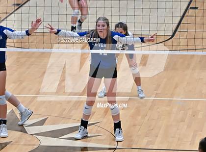 Thumbnail 1 in Davenport vs La Vernia (UIL 4A Region 4 Quarterfinal) photogallery.