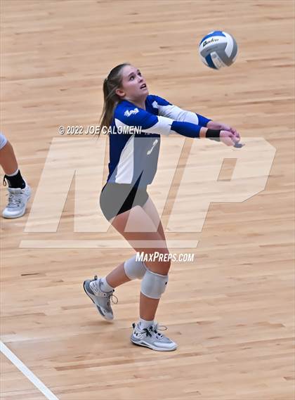 Thumbnail 3 in Davenport vs La Vernia (UIL 4A Region 4 Quarterfinal) photogallery.