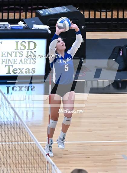 Thumbnail 3 in Davenport vs La Vernia (UIL 4A Region 4 Quarterfinal) photogallery.