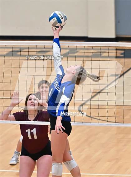Thumbnail 3 in Davenport vs La Vernia (UIL 4A Region 4 Quarterfinal) photogallery.
