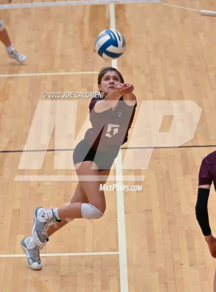 Thumbnail 1 in Davenport vs La Vernia (UIL 4A Region 4 Quarterfinal) photogallery.