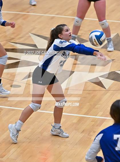 Thumbnail 3 in Davenport vs La Vernia (UIL 4A Region 4 Quarterfinal) photogallery.