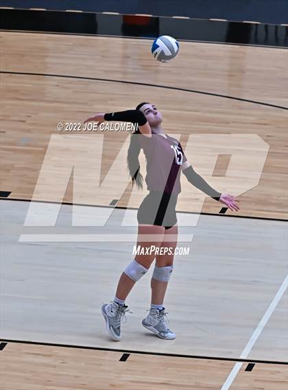 Thumbnail 1 in Davenport vs La Vernia (UIL 4A Region 4 Quarterfinal) photogallery.