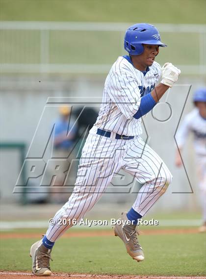 Thumbnail 3 in Florence vs. Chaminade (National High School Invitational)  photogallery.