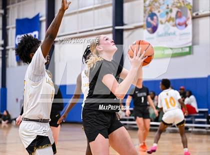 Thumbnail 3 in Clinton vs. Lakewood (Tampa Bay Christmas Invitational) photogallery.