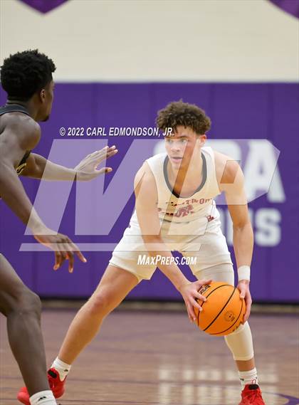 Thumbnail 3 in Central vs. Brentwood Academy photogallery.