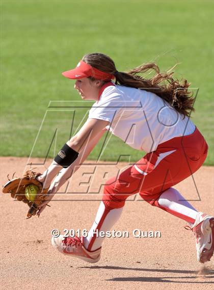 Thumbnail 2 in Mater Dei vs Orange Lutheran (Alan Dugard Classic) photogallery.