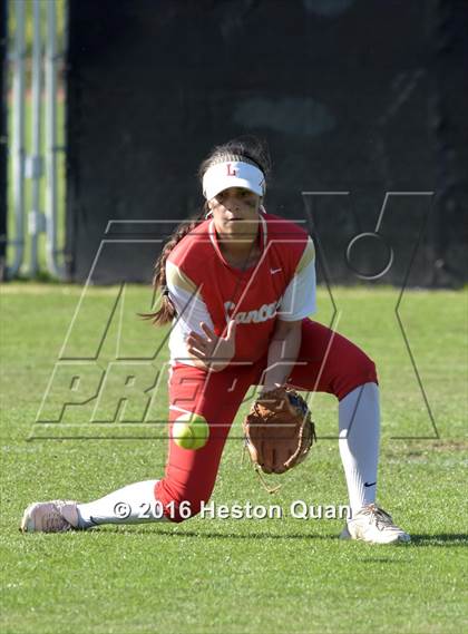 Thumbnail 2 in Mater Dei vs Orange Lutheran (Alan Dugard Classic) photogallery.