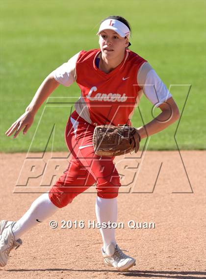 Thumbnail 2 in Mater Dei vs Orange Lutheran (Alan Dugard Classic) photogallery.