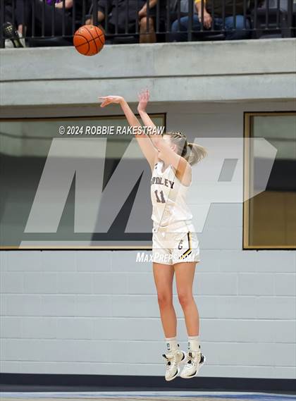 Thumbnail 3 in Godley vs. Panther Creek (UIL 4A Area Playoff) photogallery.