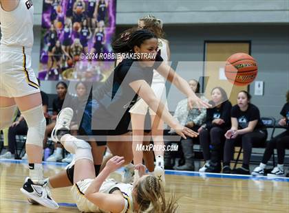 Thumbnail 3 in Godley vs. Panther Creek (UIL 4A Area Playoff) photogallery.