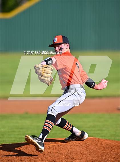 Thumbnail 3 in Baptist Prep vs Lamar (AAA 3A-5 district 1st round) photogallery.