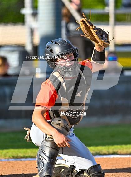 Thumbnail 2 in Baptist Prep vs Lamar (AAA 3A-5 district 1st round) photogallery.