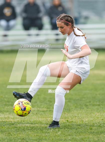 Thumbnail 1 in Cathedral Catholic vs. El Dorado photogallery.