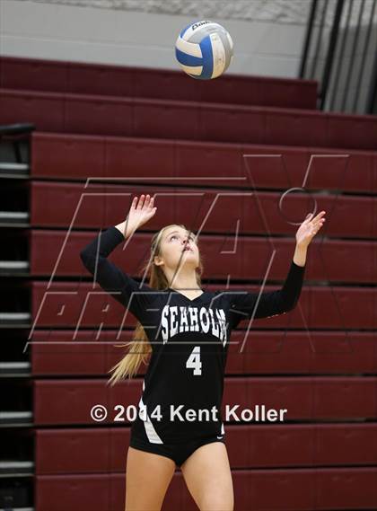Thumbnail 2 in Seaholm vs. Dakota photogallery.