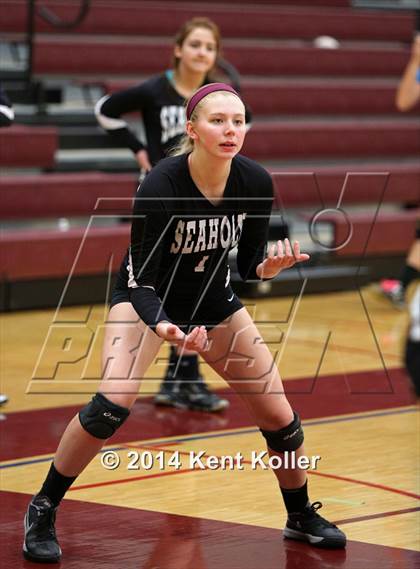 Thumbnail 2 in Seaholm vs. Dakota photogallery.
