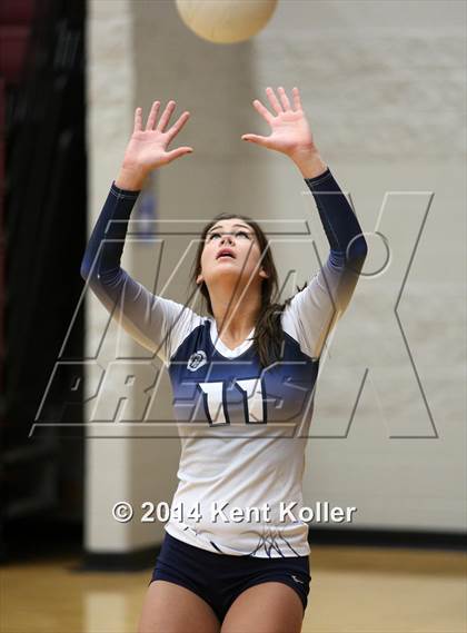 Thumbnail 1 in Seaholm vs. Dakota photogallery.