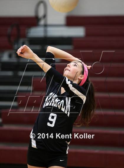 Thumbnail 2 in Seaholm vs. Dakota photogallery.