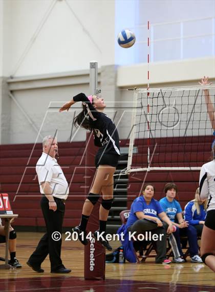 Thumbnail 3 in Seaholm vs. Dakota photogallery.