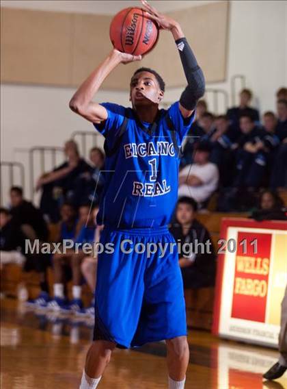 Thumbnail 3 in El Camino Real vs. Central photogallery.