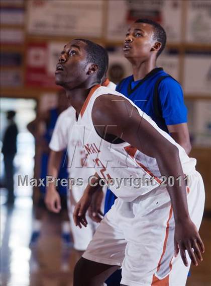 Thumbnail 3 in El Camino Real vs. Central photogallery.