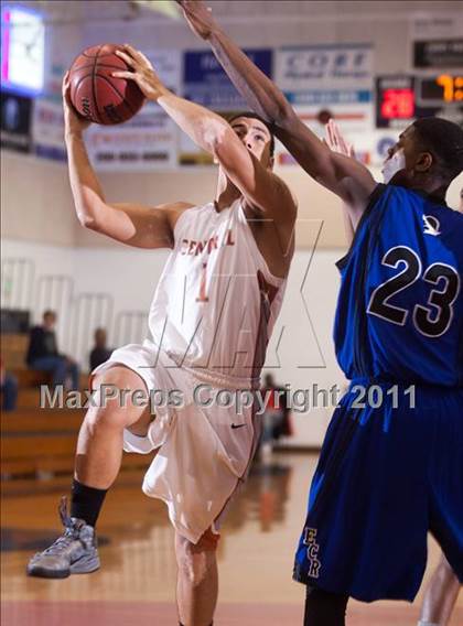 Thumbnail 2 in El Camino Real vs. Central photogallery.