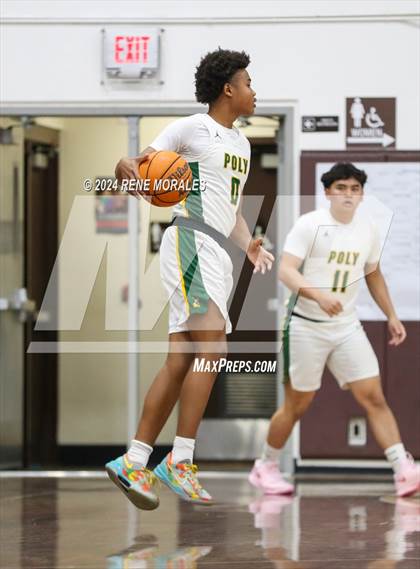 Thumbnail 3 in Oaks Christian vs Long Beach Poly photogallery.