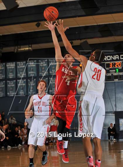 Thumbnail 3 in Whittier vs. Mater Dei photogallery.