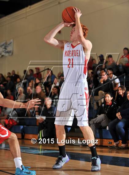 Thumbnail 2 in Whittier vs. Mater Dei photogallery.