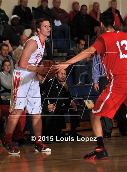 Thumbnail 2 in Whittier vs. Mater Dei photogallery.