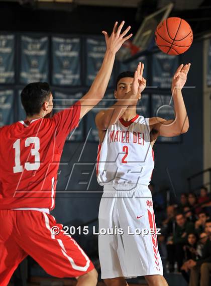 Thumbnail 3 in Whittier vs. Mater Dei photogallery.