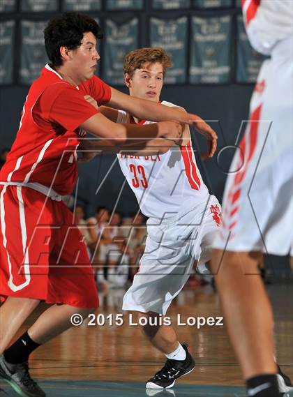 Thumbnail 3 in Whittier vs. Mater Dei photogallery.