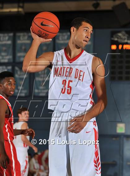 Thumbnail 1 in Whittier vs. Mater Dei photogallery.