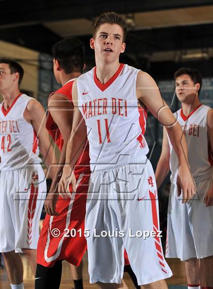 Thumbnail 1 in Whittier vs. Mater Dei photogallery.