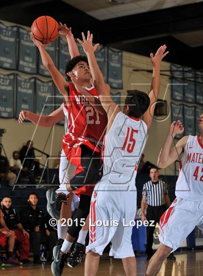 Thumbnail 1 in Whittier vs. Mater Dei photogallery.