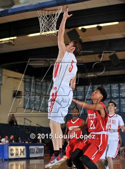 Thumbnail 1 in Whittier vs. Mater Dei photogallery.