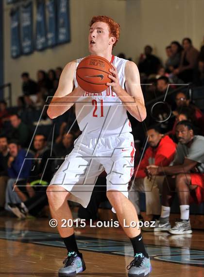 Thumbnail 2 in Whittier vs. Mater Dei photogallery.