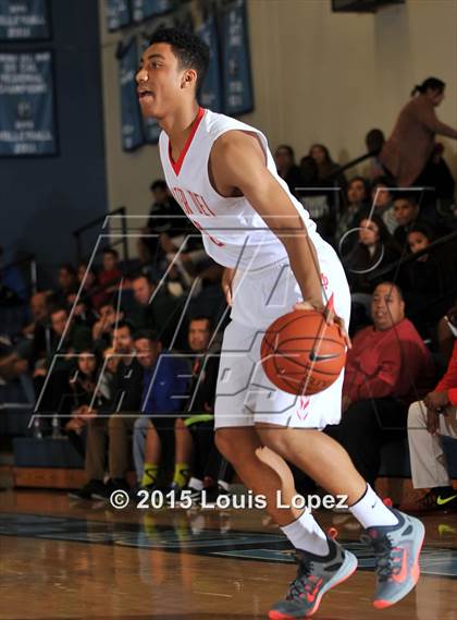 Thumbnail 2 in Whittier vs. Mater Dei photogallery.